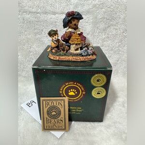 1998 Boyds Bears & Friends Bearstone Ms. Berriweather’s Cottage Figurine